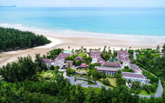 Apsara Beachfront Resort Hotel and Villa 