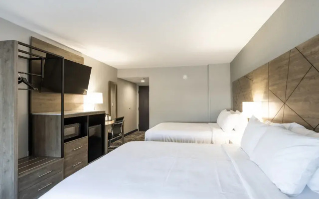 Rodeway Inn & Suites near Outlet Mall - Asheville