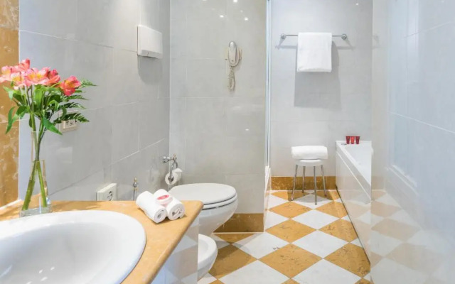 Отель Leonardo Hotel Milan City Center