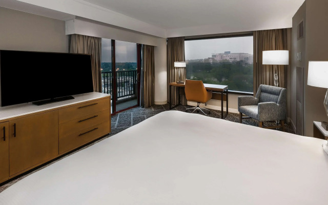 DoubleTree by Hilton Tulsa - Warren Place