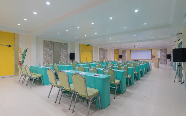 The Briza Beach Resort Khaolak