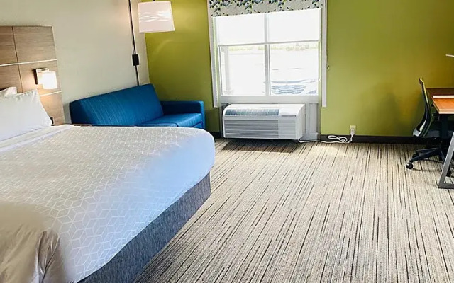 Plaza Inn and Suites