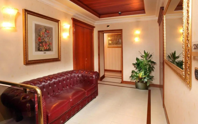 Serena Hotel