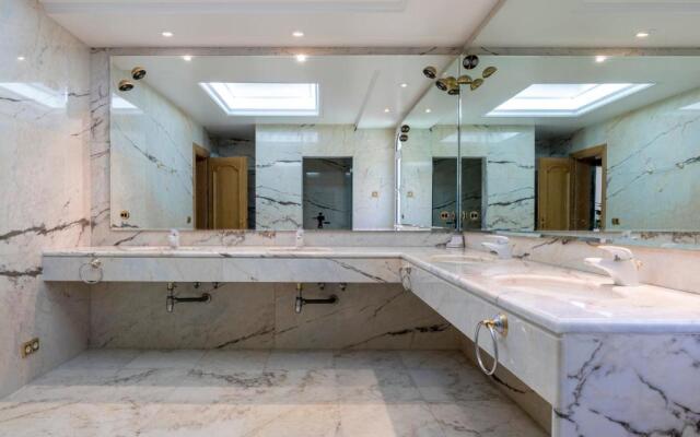 The Palace Marbella - Lavish Beachfront Villa