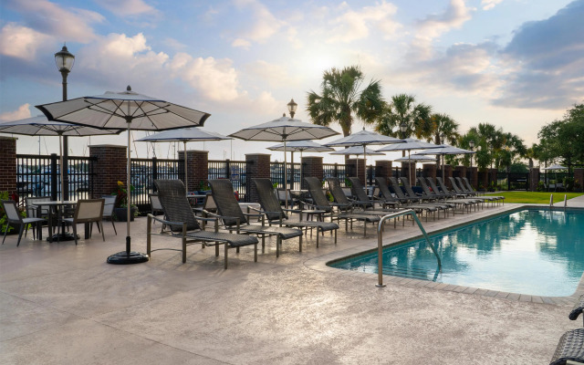 Hilton Garden Inn Charleston Waterfront/Downtown