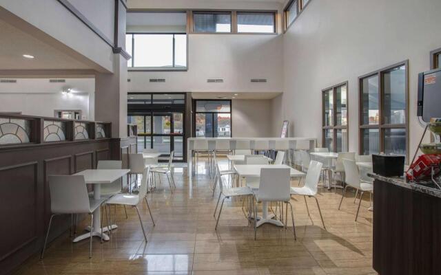 Days Inn by Wyndham Barrie