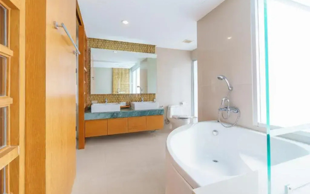 Royal Beach View Suites