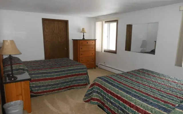 Rustic Manor Motor Lodge