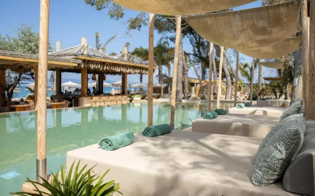 MAKO Sea & Suites
