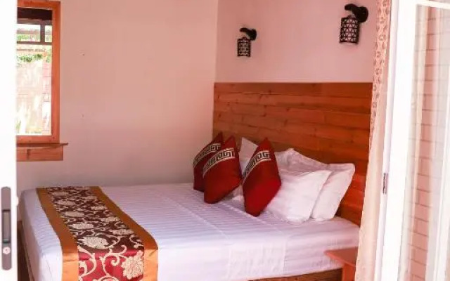 New Breeze Thoddoo Inn