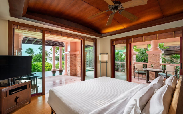 Отель Centara Grand Beach Resort Phuket 