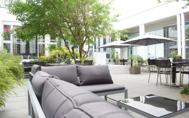 College Garden Hotel