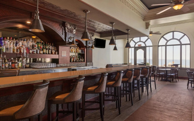 Embassy Suites by Hilton San Francisco Airport Waterfront