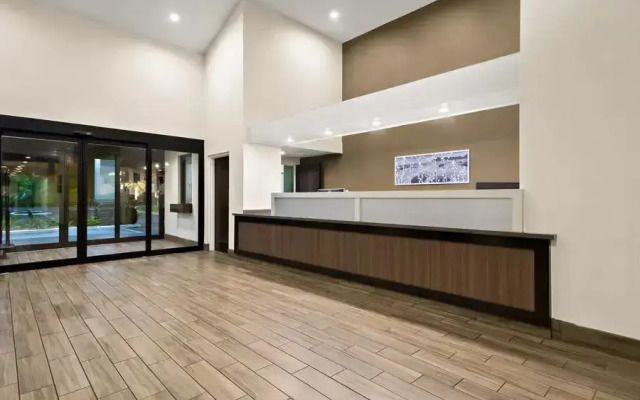 SPOT X Hotel Tampa - Wesley Chapel by The Red Collection
