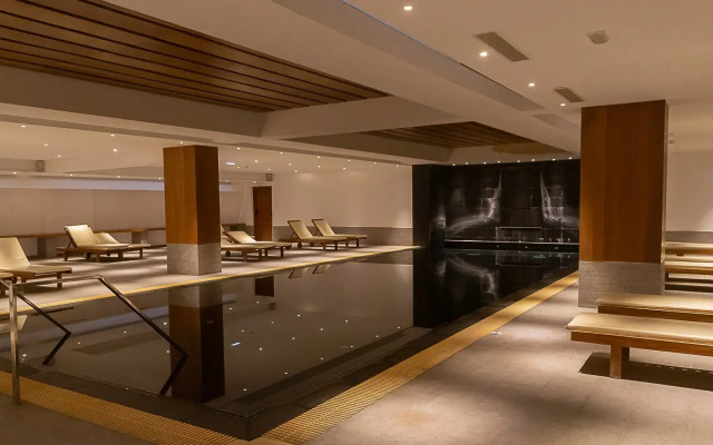 Amphora Hotel & Suites