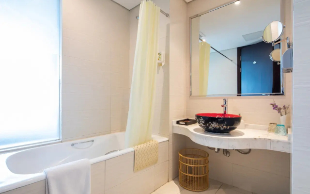 Scholars Hotel (Zhenjiang City Government Sports Exhibition Center)