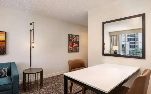 DoubleTree Suites by Hilton Austin Downtown Capitol