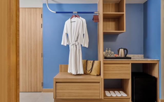 Journeyhub Phuket Patong Hotel