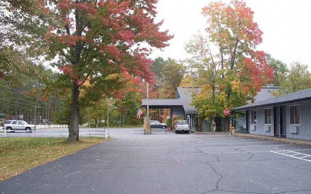 Rustic Manor Motor Lodge