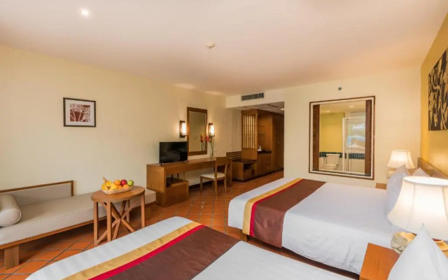 Naithonburi Beach Resort