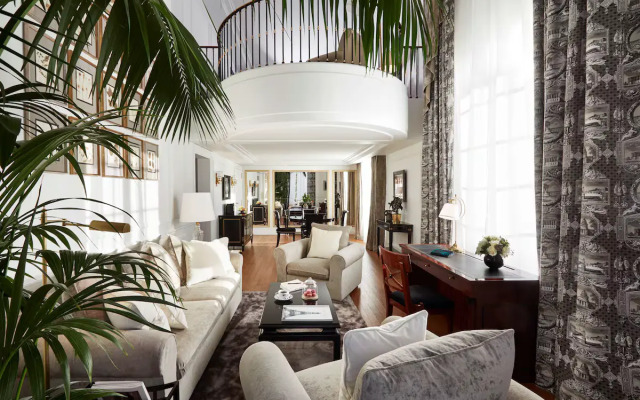 Отель Shangri-La Paris