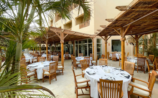 The Breakers Diving & Surfing Lodge