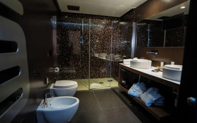 Divina Luxury Hotel