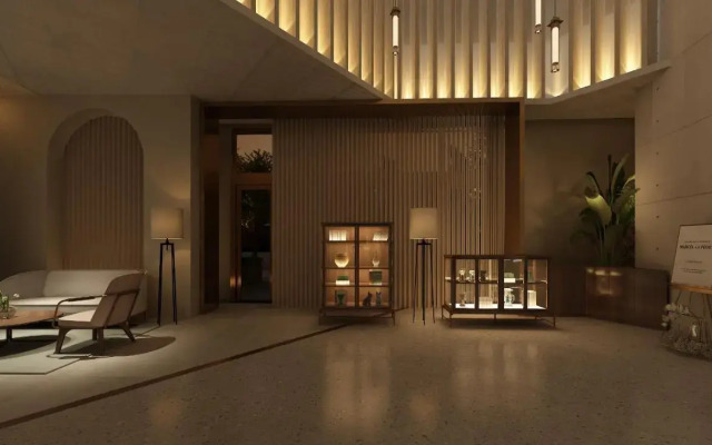 Zhengzhou East Railway Station Crossing Hotel