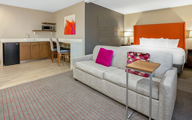 La Quinta Inn & Suites by Wyndham Seattle Federal Way