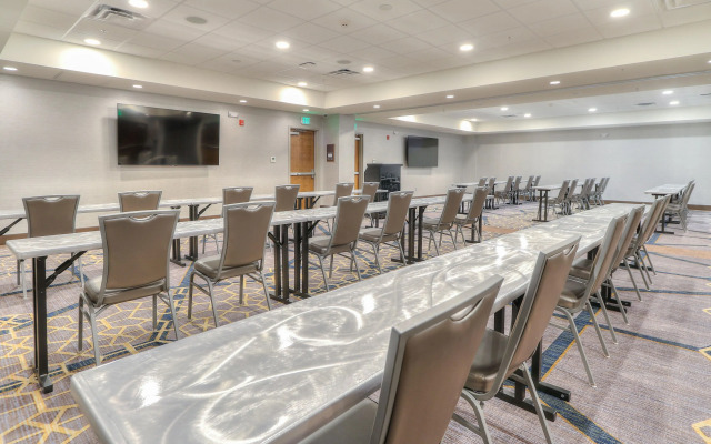 Holiday Inn & Suites Pigeon Forge Convention Center by IHG