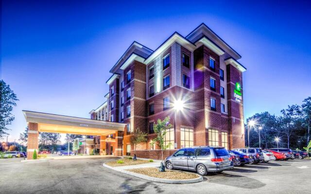 Holiday Inn Express & Suites Cleveland West - Westlake, an IHG Hotel