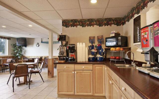 Hotel Iron Mountain Inn & Suites