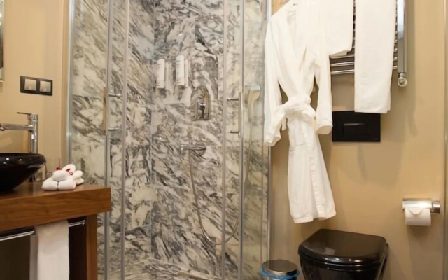 Juliet Rooms & Kitchen