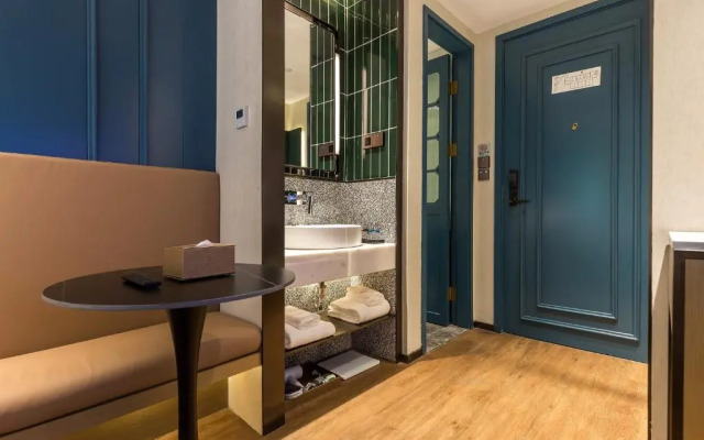 Jinglai Hotel (Shanghai Bund East Nanjing Road Pedestrian Street)