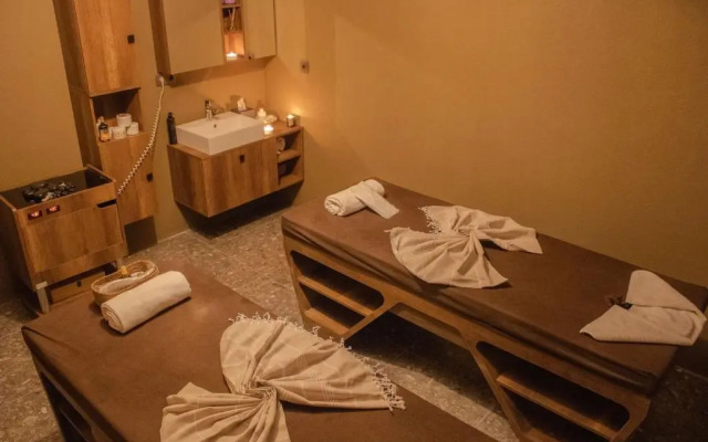 216 North Hotel & Wellness-Spa