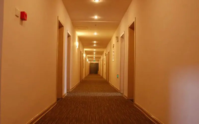 Super 8 Hotel Yishui Chang An Lu