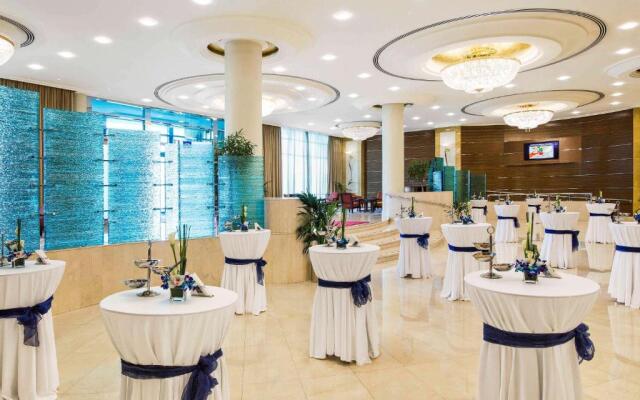 Swissotel Al Murooj Dubai Hotel