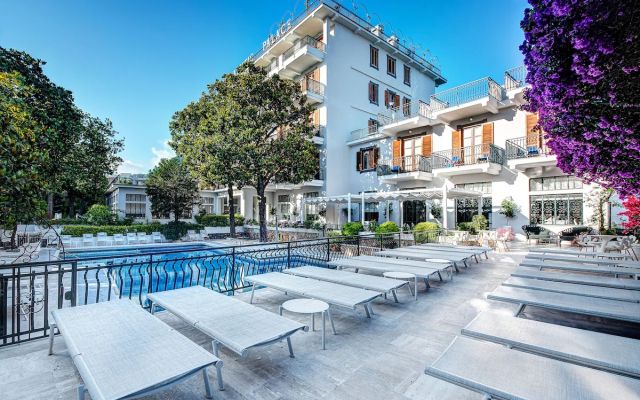 Majestic Palace Hotel