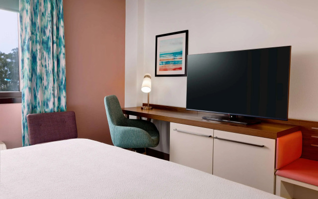 Hilton Garden Inn LAX Los Angeles Airport Hotel