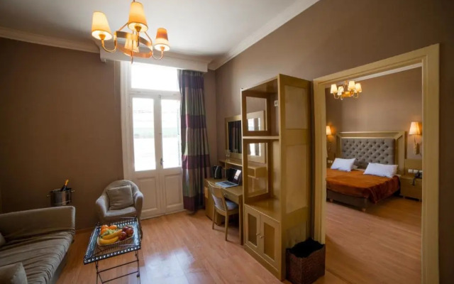 Delphi Art Hotel