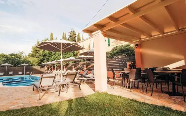 Bella De Lux Apts