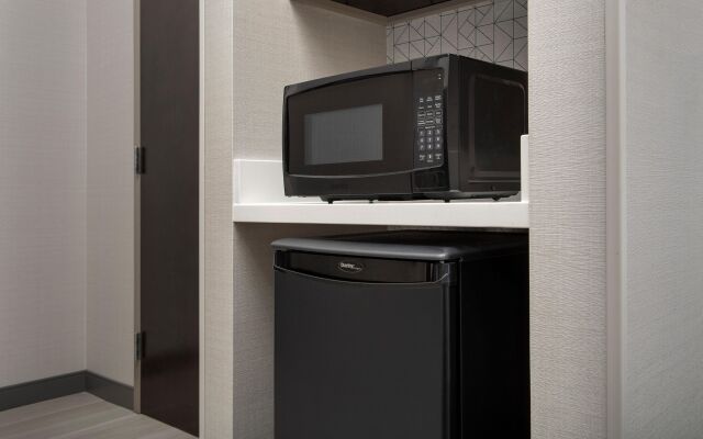 Holiday Inn Express & Suites Knoxville-Clinton by IHG