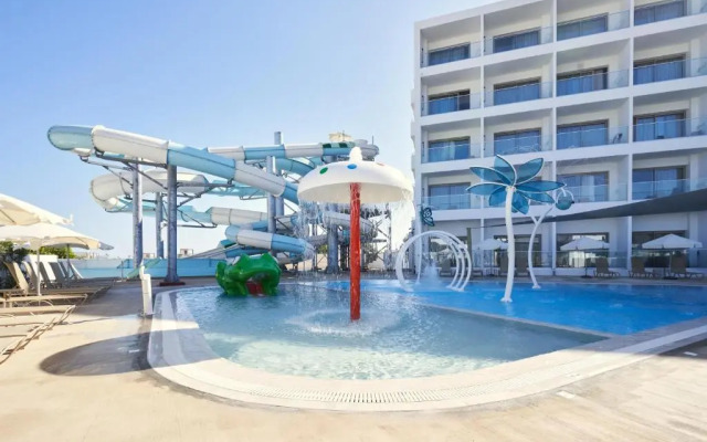 Maris Grand Waterpark Resort