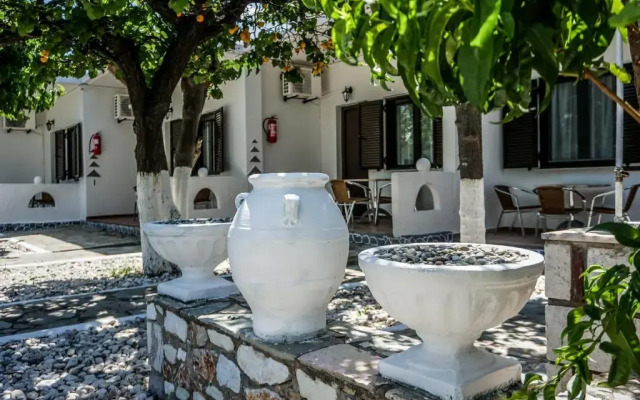 Avra Studios & Apartments
