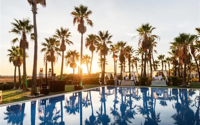Wine & Books by the Sea
