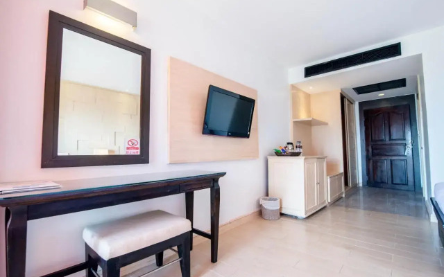 Sea Breeze Jomtien Resort (SHA Extra Plus)