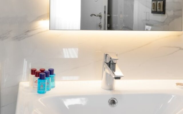 Theluna suite hotel