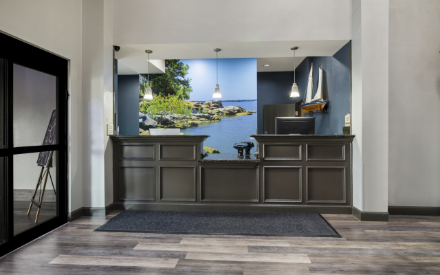 Best Western Plus Lake Dallas Inn & Suites