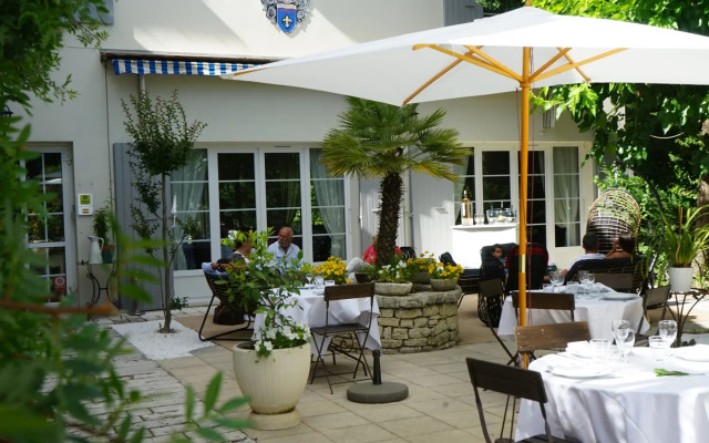 Logis Hotel Le Blason de Provence