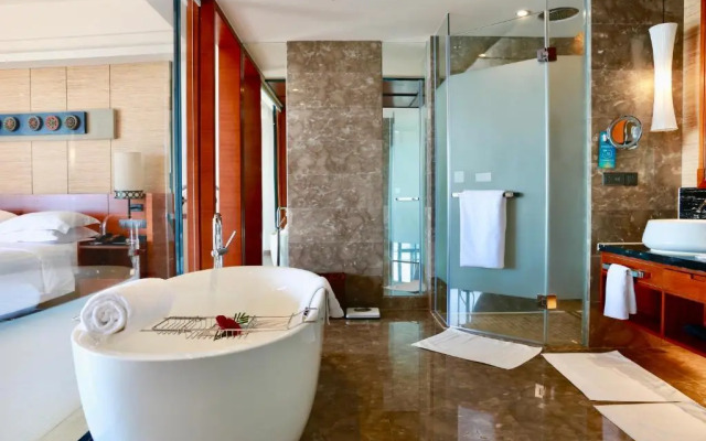 Pullman Oceanview Sanya Bay Resort & Spa